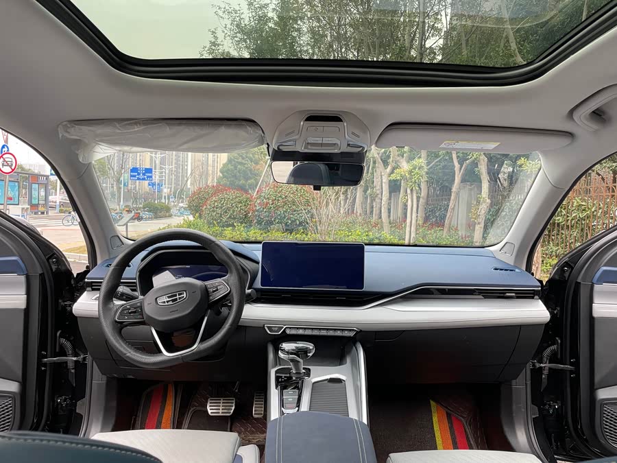 GEELY Preface 2022 car image #12