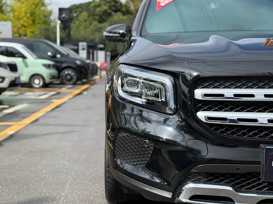 Mercedes-Benz GLB Class 2025 car image #12