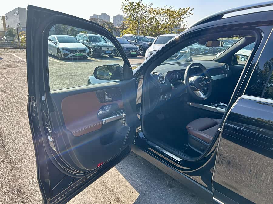 Mercedes-Benz GLB Class 2025 car image #12