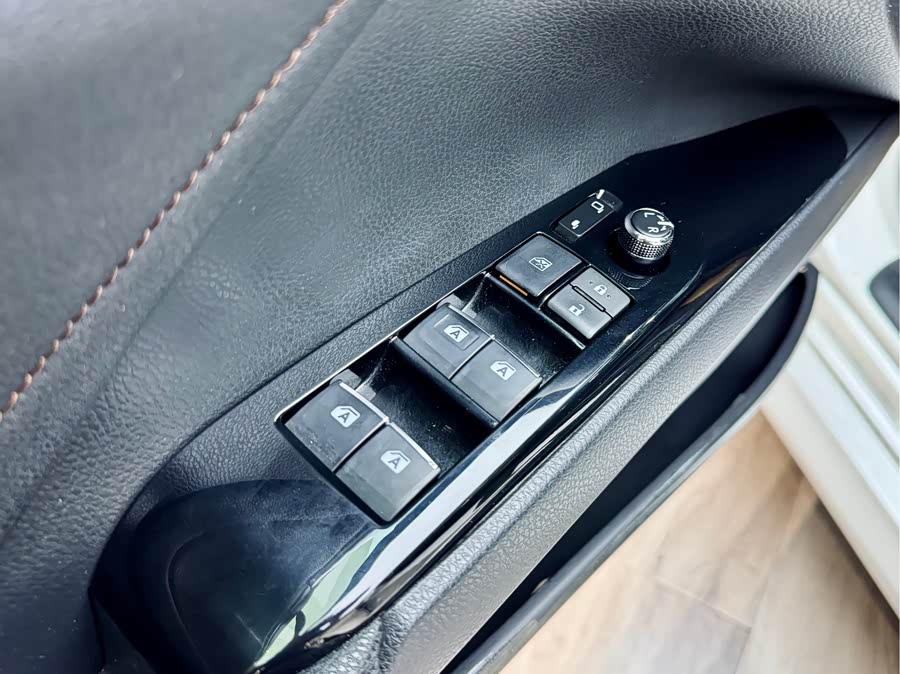 Toyota Camry 2018 car image #12