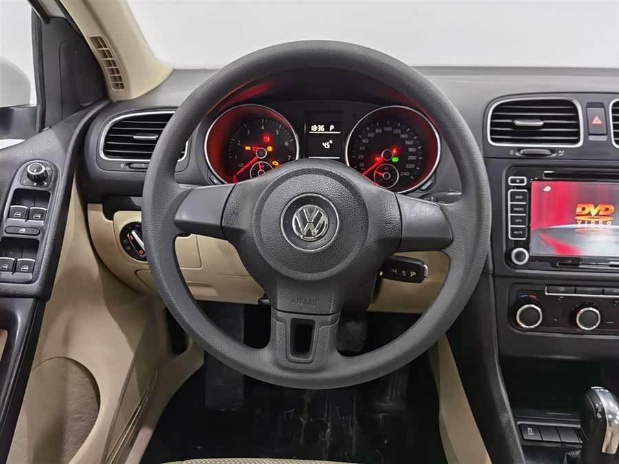 Volkswagen Golf 2011 car image #12