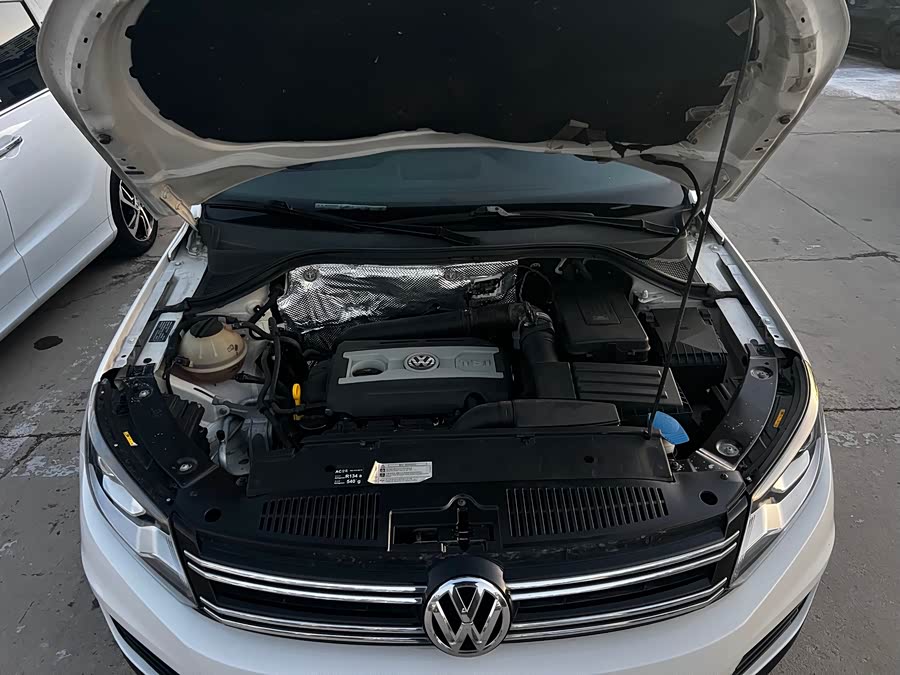 Volkswagen Tiguan 2015 car image #12