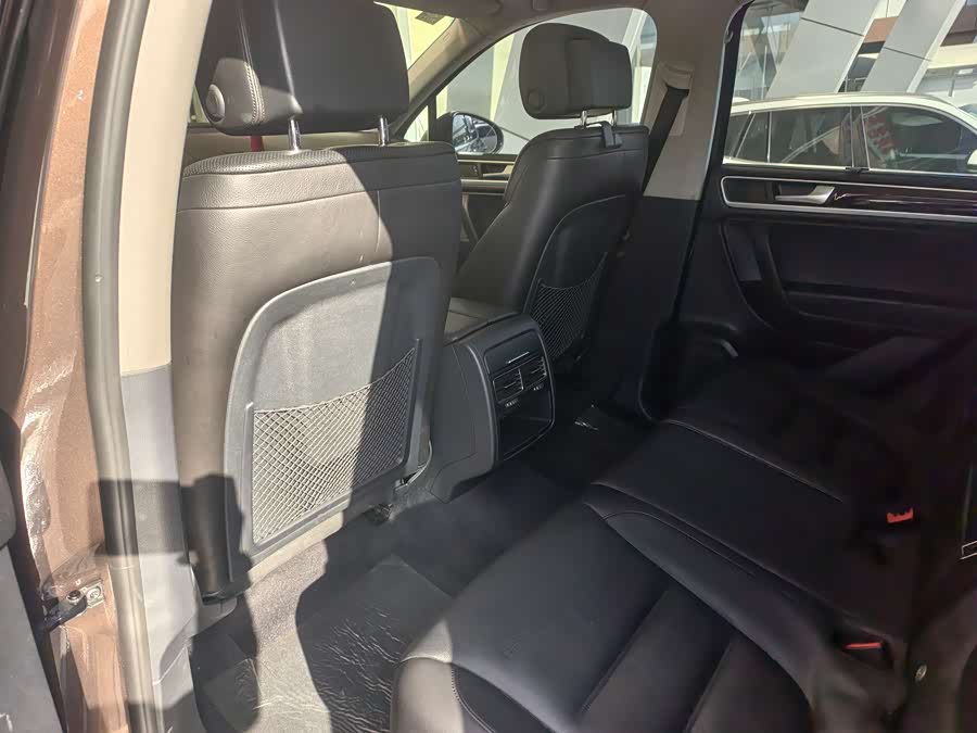 Volkswagen Touareg 2015 car image #12