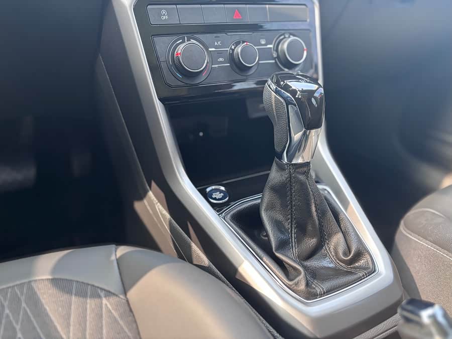 Volkswagen T-Cross 2020 car image #12