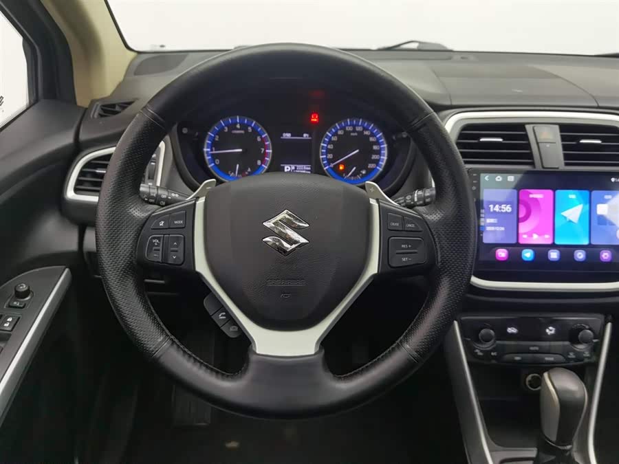 Suzuki S-Cross 2015 صورة سيارة #12