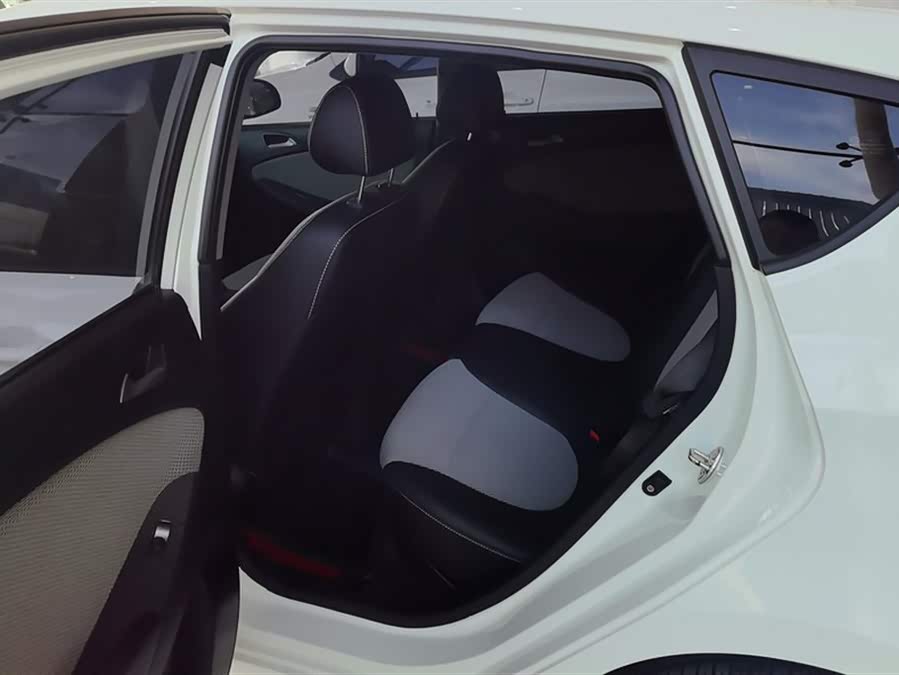 Mazda Reina Hatchback 2014 car image #12