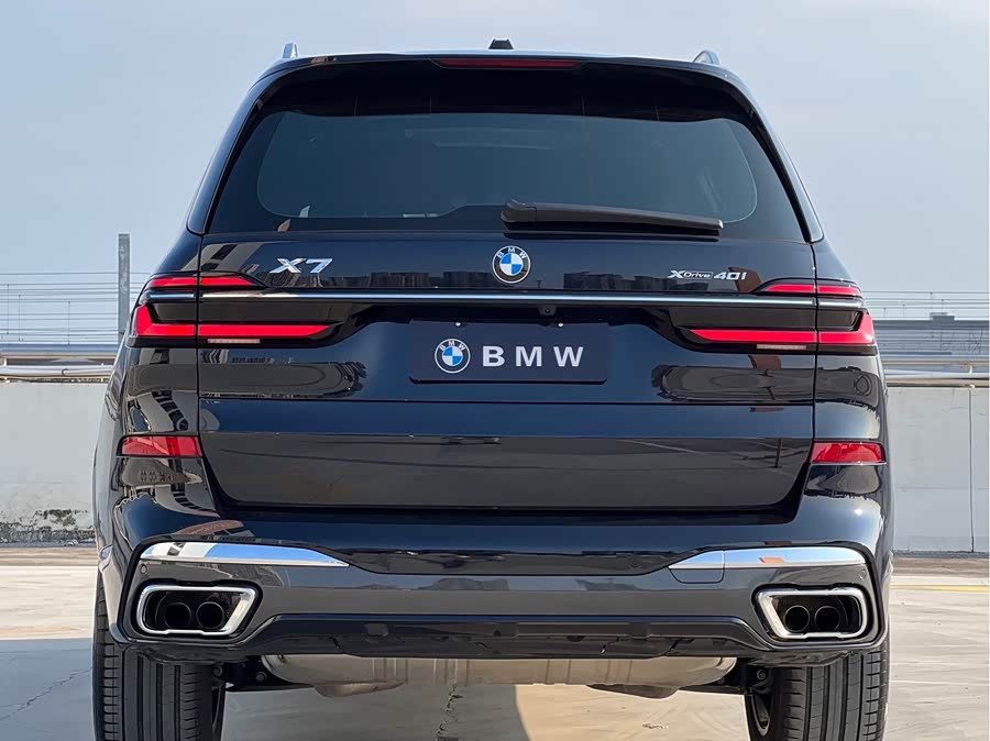 BMW X7 2024 car image #12