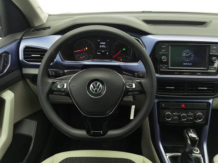 Volkswagen T-Cross 2019 car image #12
