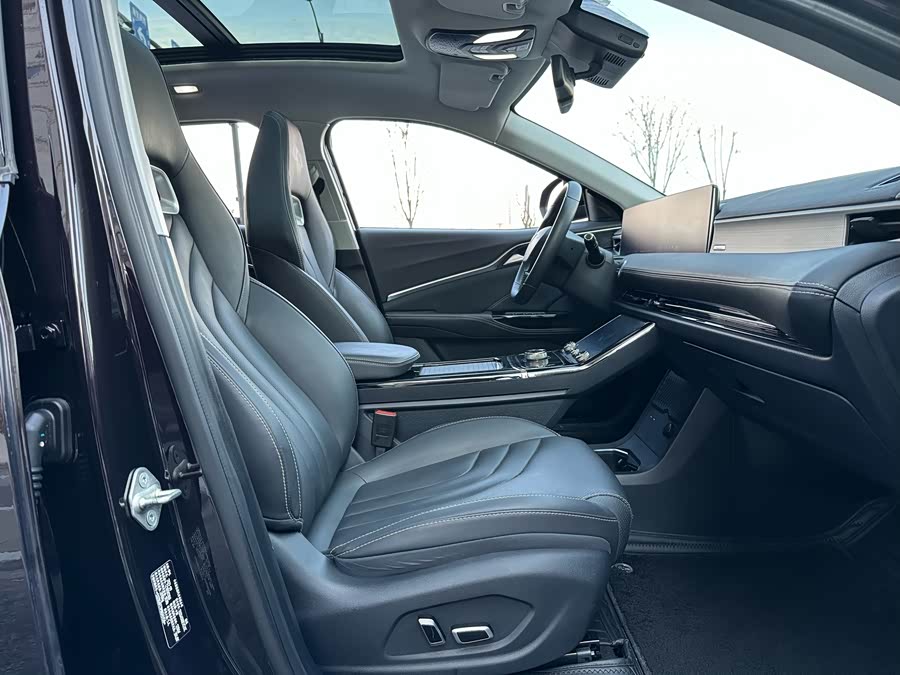 哪吒汽车 哪吒U 2021 #12 哪吒汽车 哪吒U 2021 汽车图片 #12