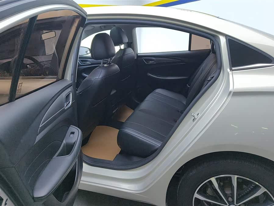 Roewe i5 2020 #12 Roewe i5 2020 car image #12