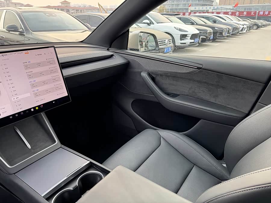 特斯拉 Model Y L 2025 汽车图片 #12