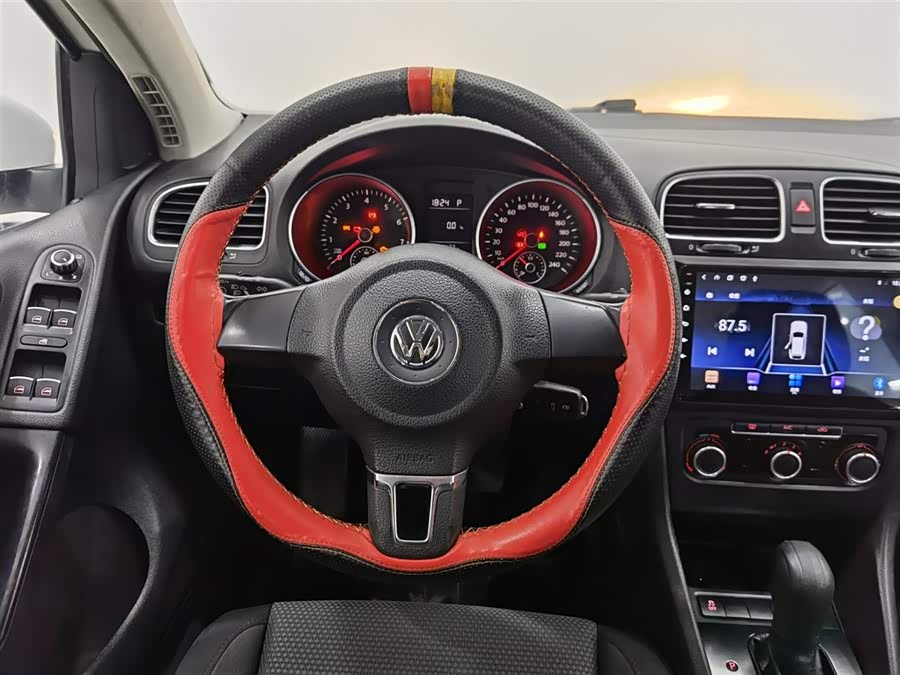 Volkswagen Golf 2013 car image #12