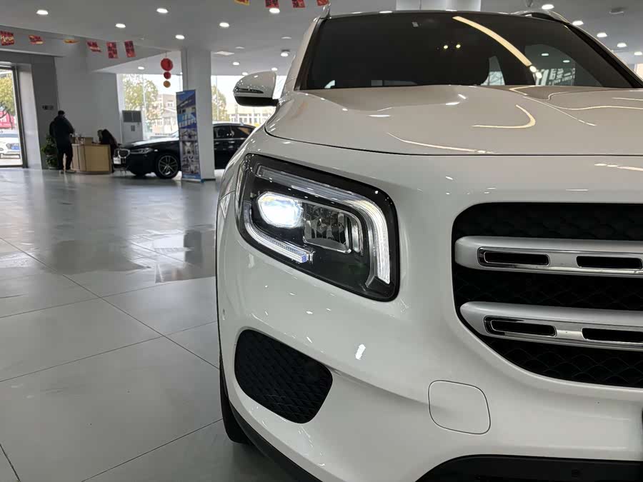 Mercedes-Benz GLB Class 2020 car image #12