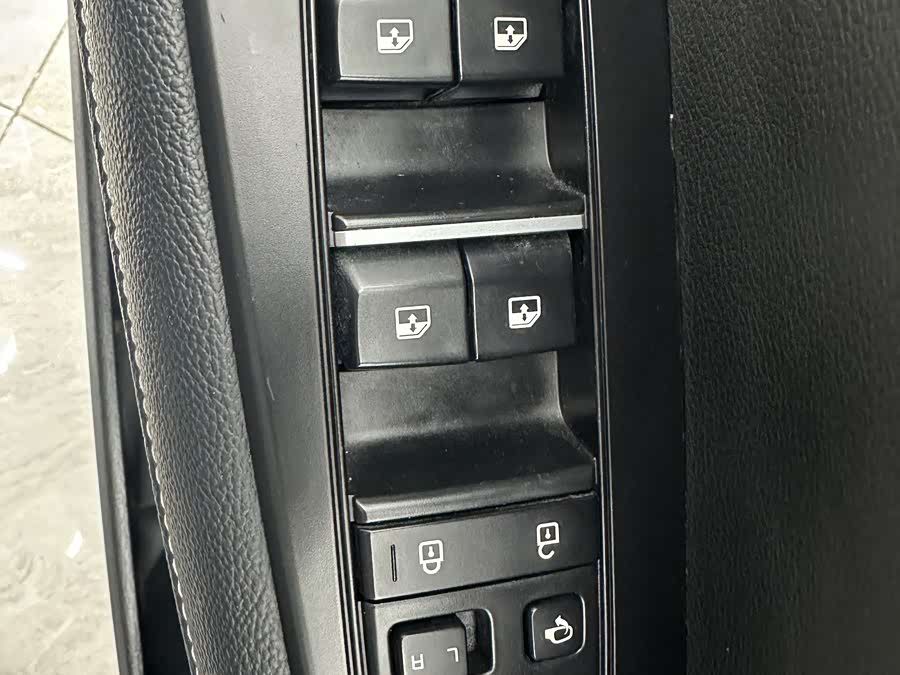 Kia K3 2021 car image #12
