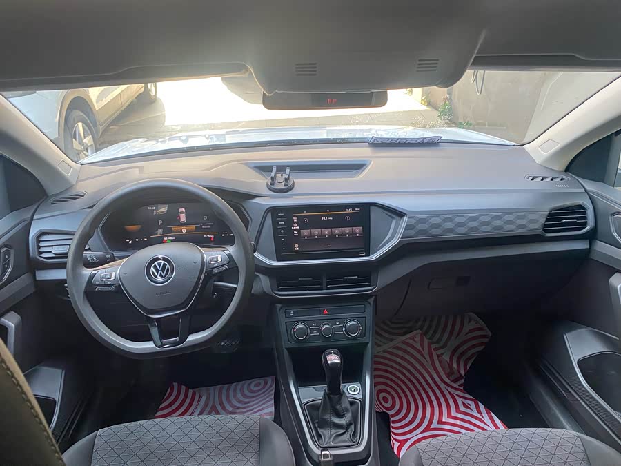 Volkswagen T-Cross 2023 car image #12