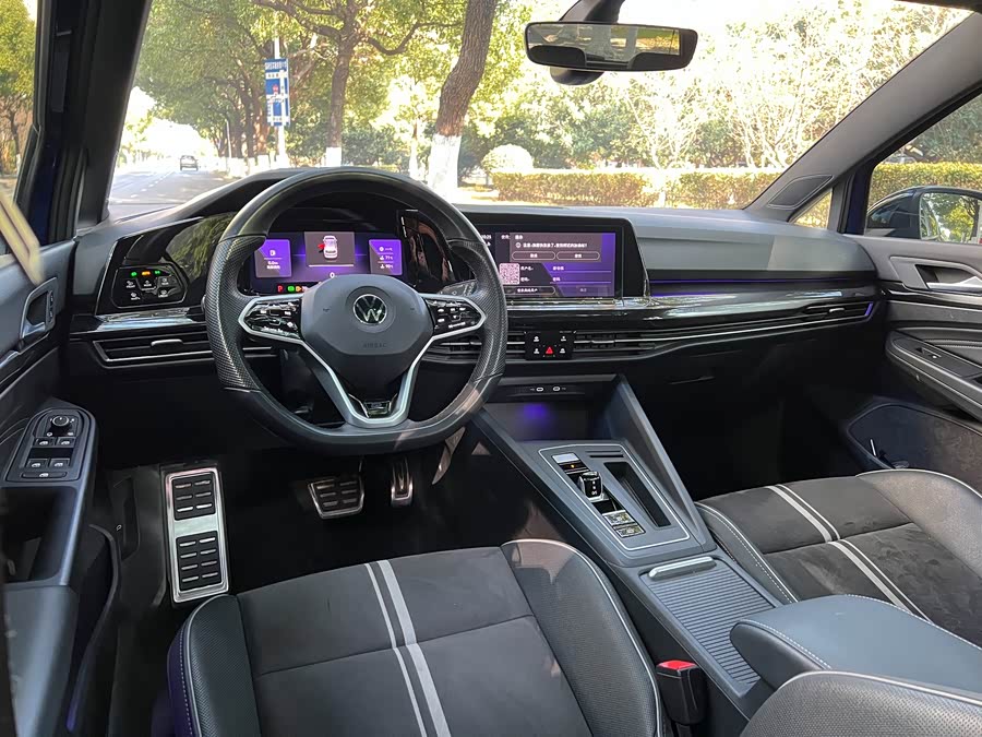 Volkswagen Golf 2023 car image #12