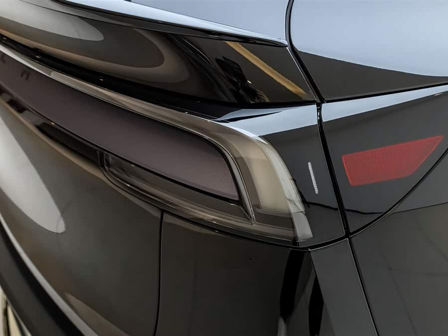 特斯拉 Model Y L 2025 汽车图片 #12