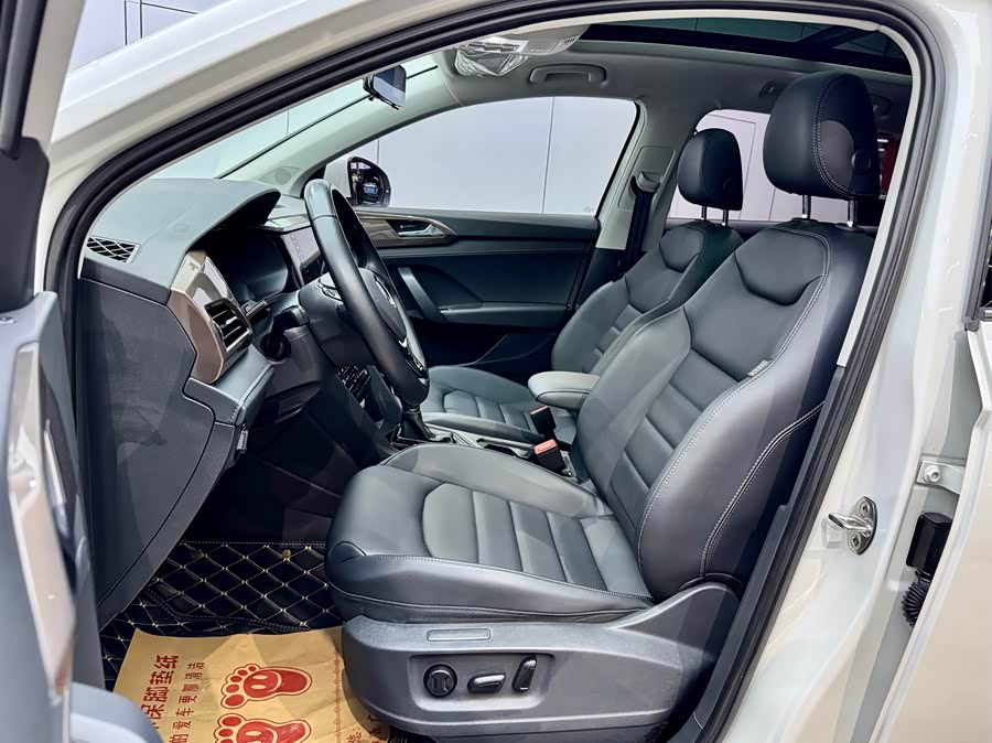 Volkswagen Tharu 2021 car image #12