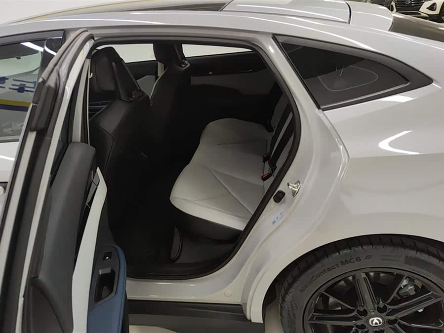 Changan UNI-V iDD 2023 car image #12