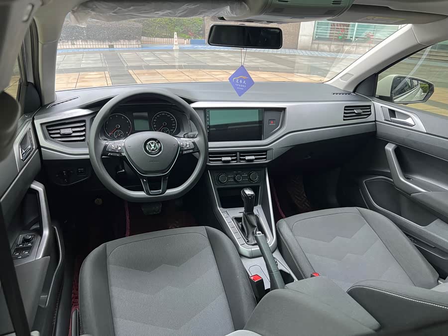 Volkswagen Polo 2020 car image #12