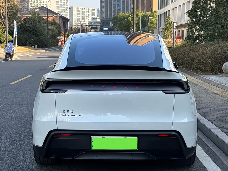 特斯拉 Model Y L 2025 汽车图片 #12