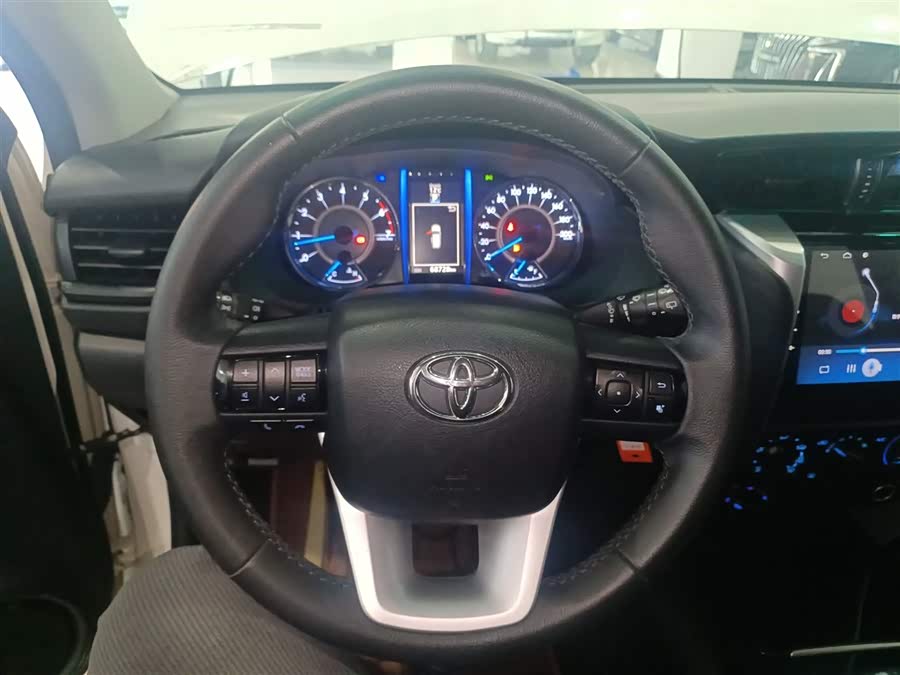 Toyota Fortuner 2019 car image #12