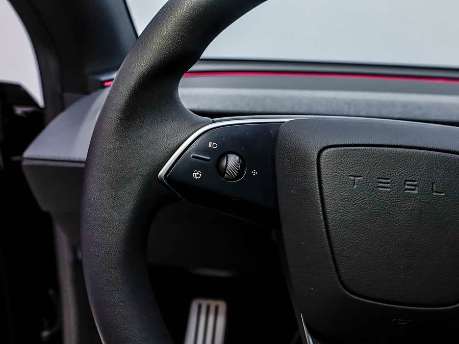 特斯拉 Model Y L 2025 汽车图片 #12