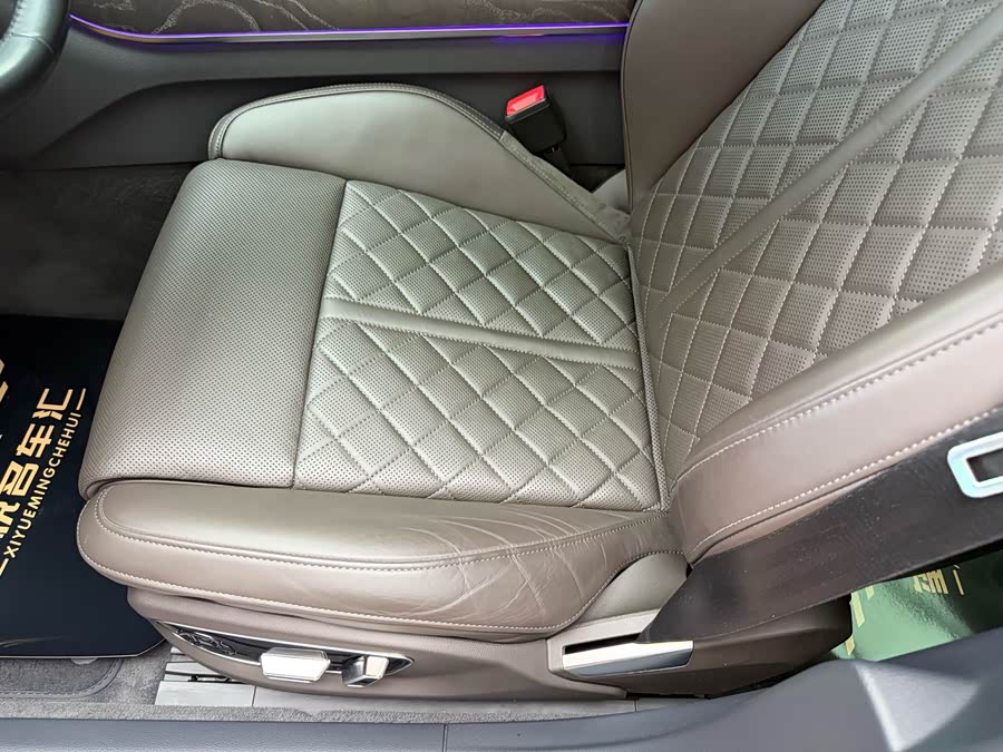 Audi A8 2021 imagem de carro #12