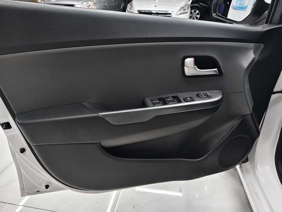 Kia K2 2015 imagen de coche #12