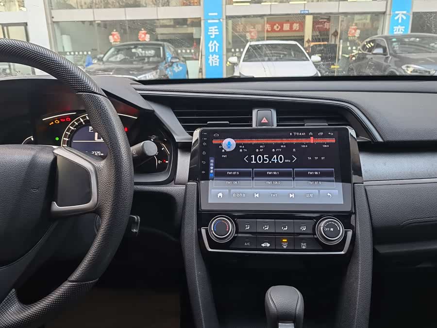 Honda Civic 2018 car image #12