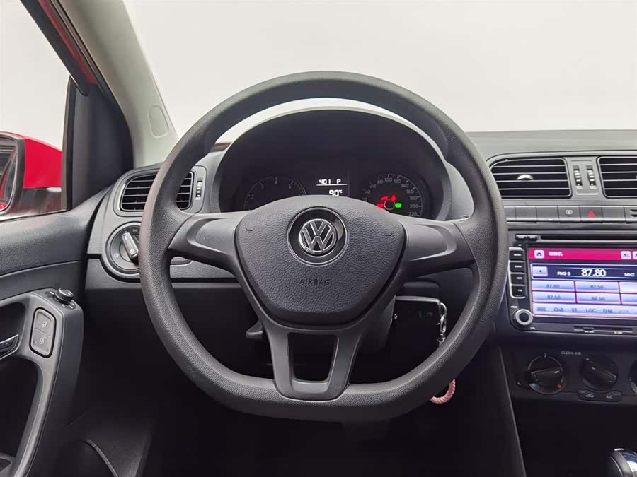 Volkswagen Polo 2017 car image #12