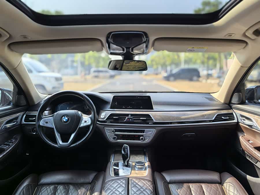 BMW 7 Series 2020 car image #12