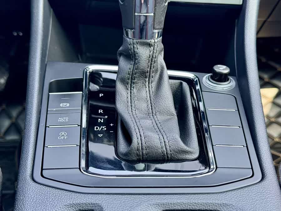 Volkswagen Bora 2021 car image #12