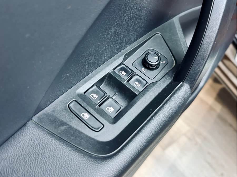 Volkswagen Tharu 2020 car image #12