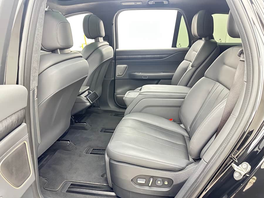 NIO ES8 2023 car image #12
