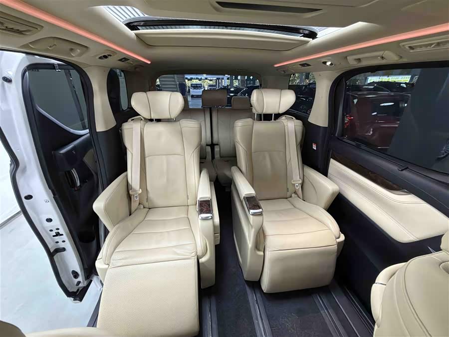 Toyota Alphard 2023 immagine di auto #12