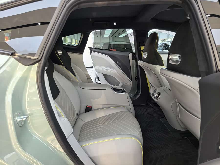 Avatr 11 2023 car image #12