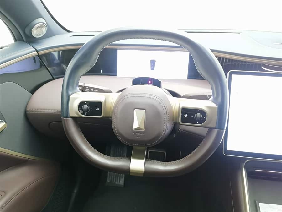 Avatr 11 2023 car image #12