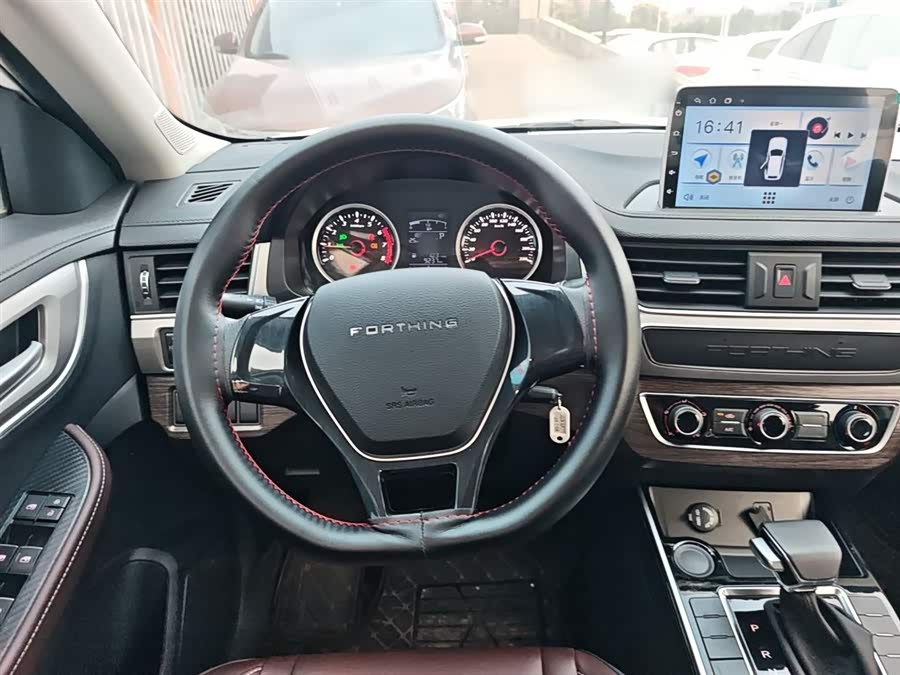 Forthing T5 2022 immagine di auto #12