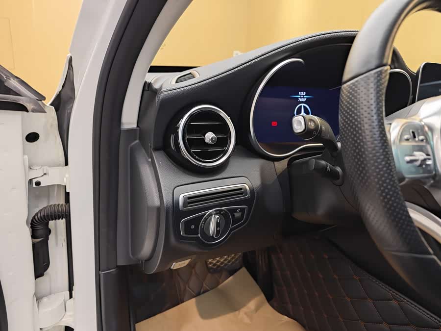 Mercedes-Benz C Class 2020 car image #12