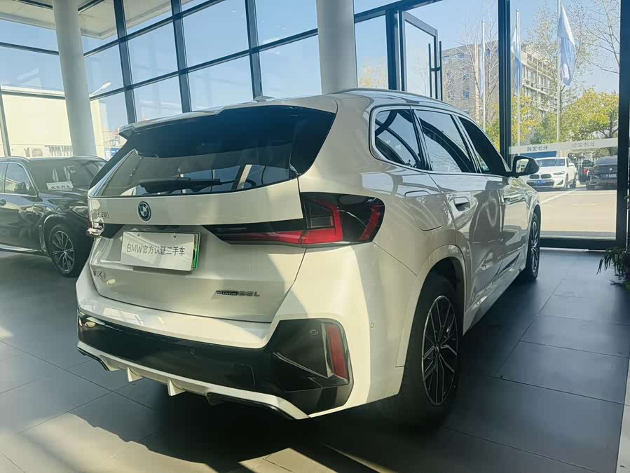 BMW iX1 2024 imagem de carro #12