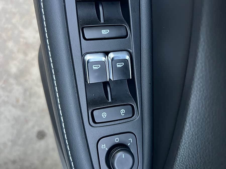 GEELY Emgrand 2018 car image #12