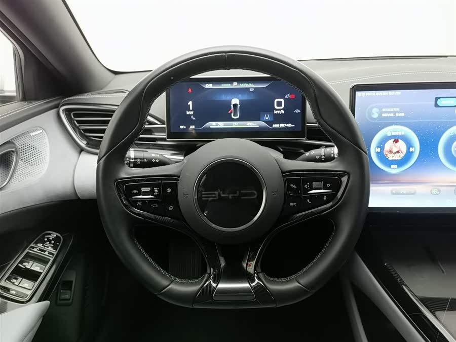 BYD Seal 2023 car image #12