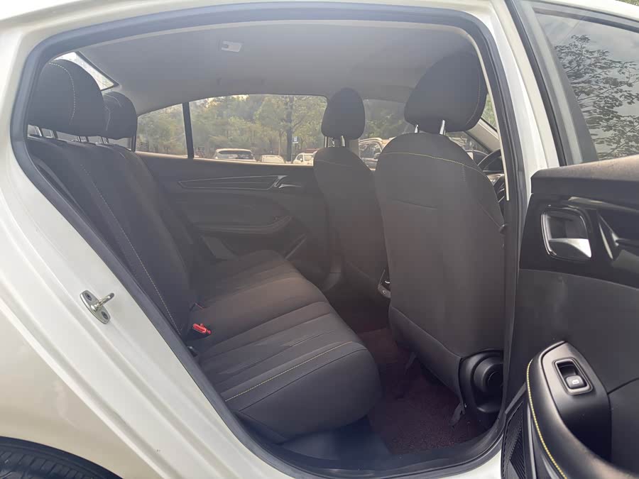 Roewe i5 2021 car image #12