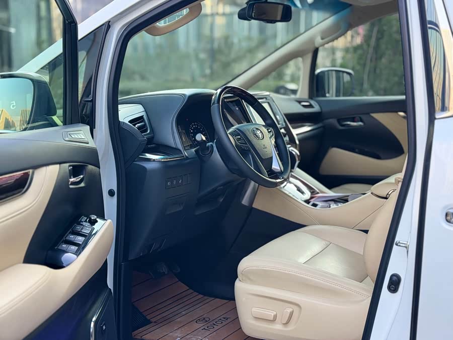 Toyota Alphard 2017 car image #12