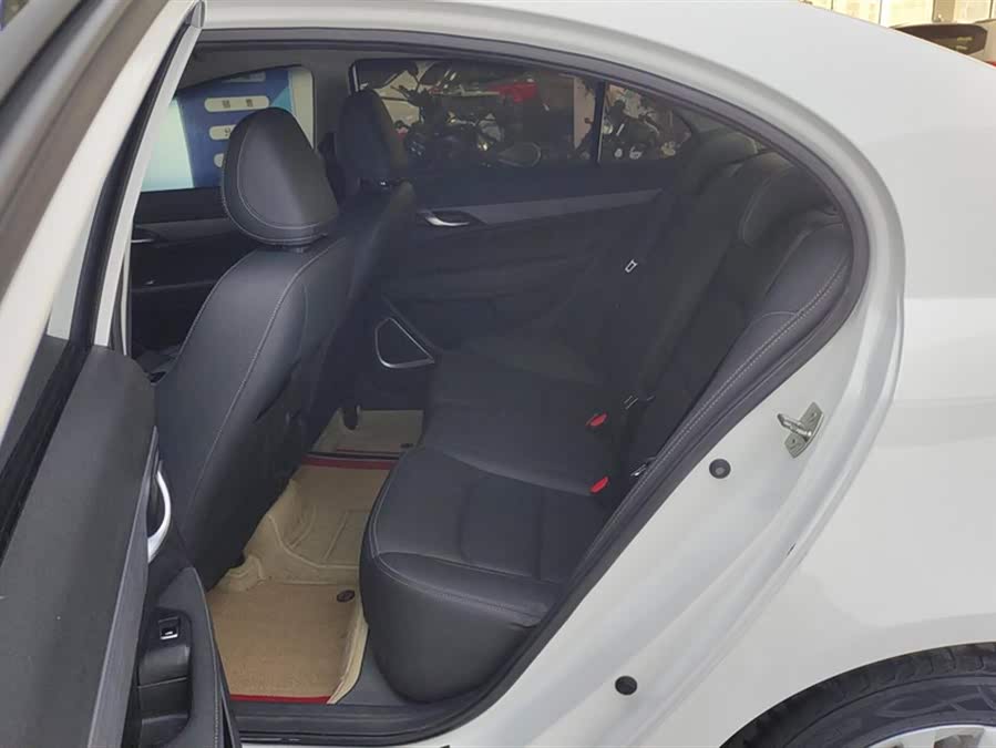 GEELY Emgrand 2021 car image #12