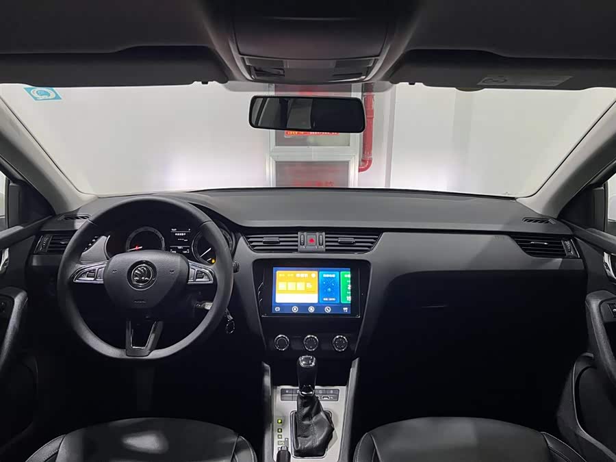 Skoda Octavia 2021 car image #12