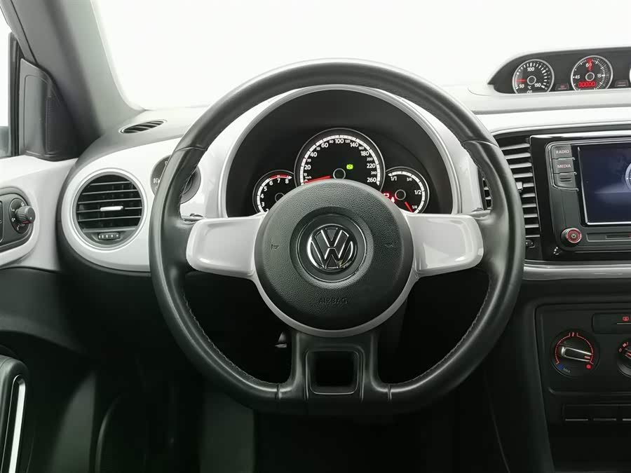 Volkswagen Beetle 2012 car image #12