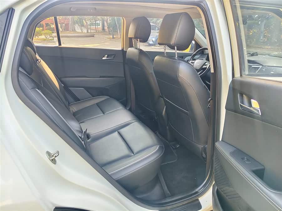 Hyundai ix25 2018 car image #12