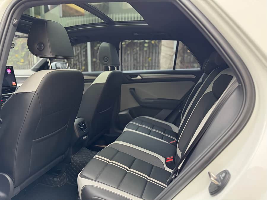T-Roc 2025 car image #12